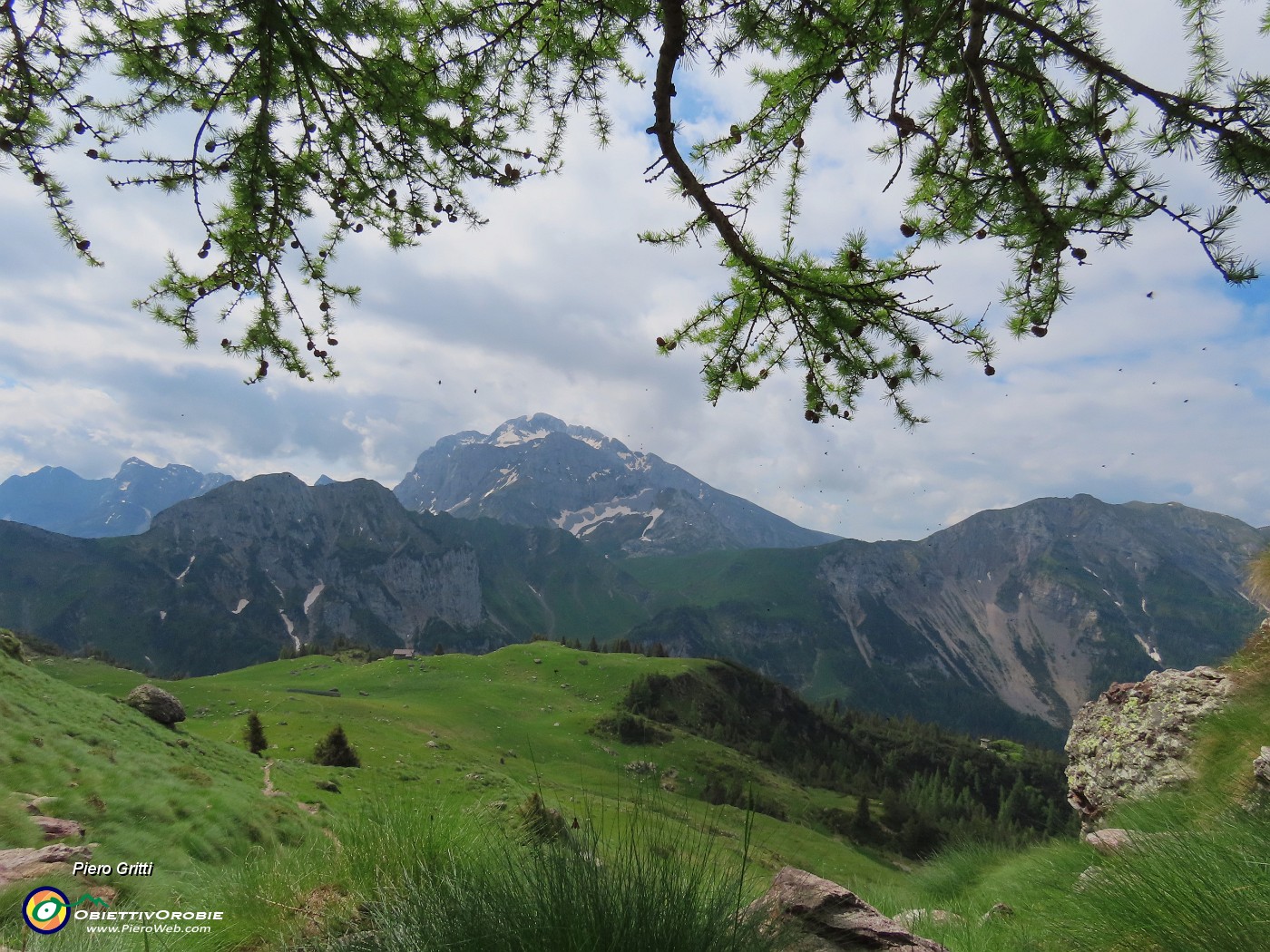 24 Vista verso Corno Bramchino, Corna Piana, Pizzo Arera.JPG